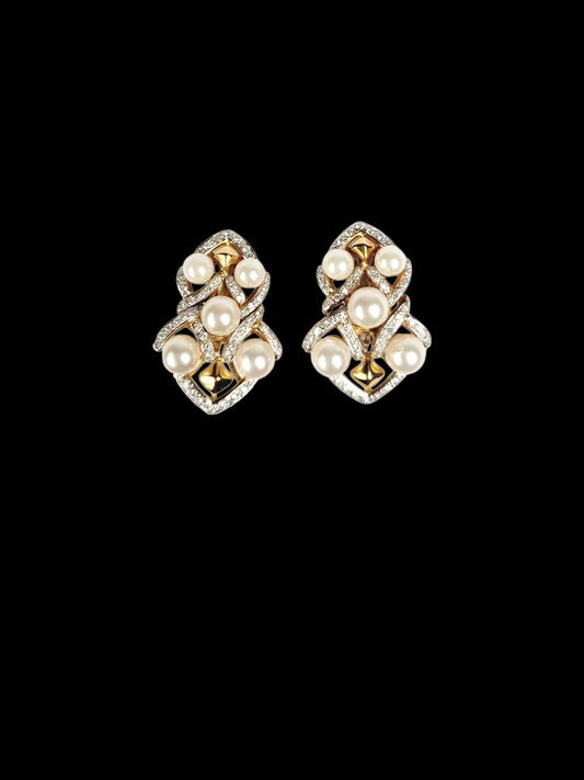 Pearl and diamond earrings
SKU: 8346