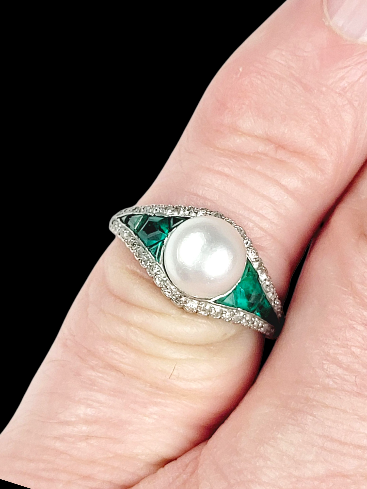 Natural pearl, emerald and diamond ring
SKU: 8341