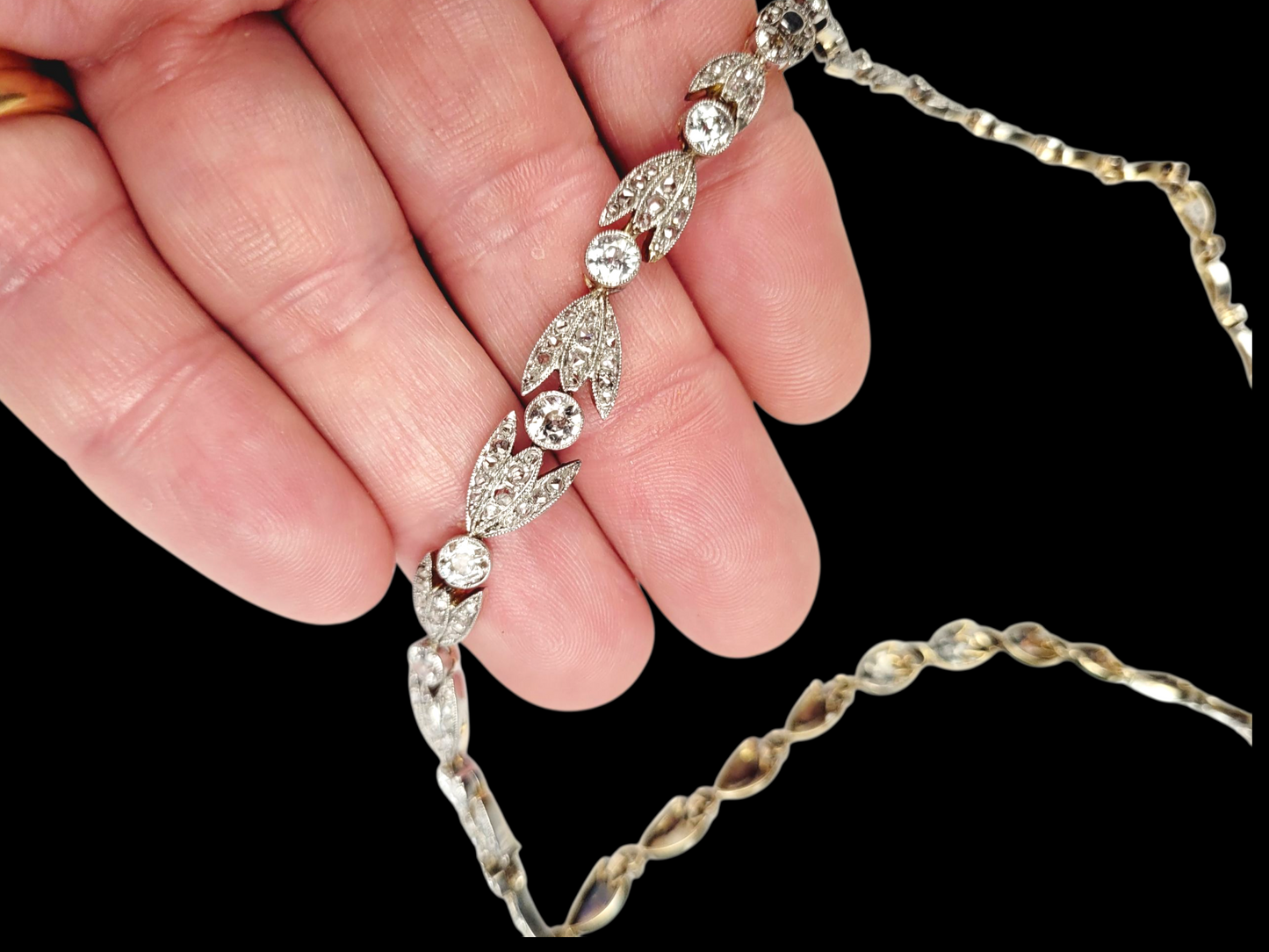 Belle epoque floral design diamond necklace
SKU: 8340