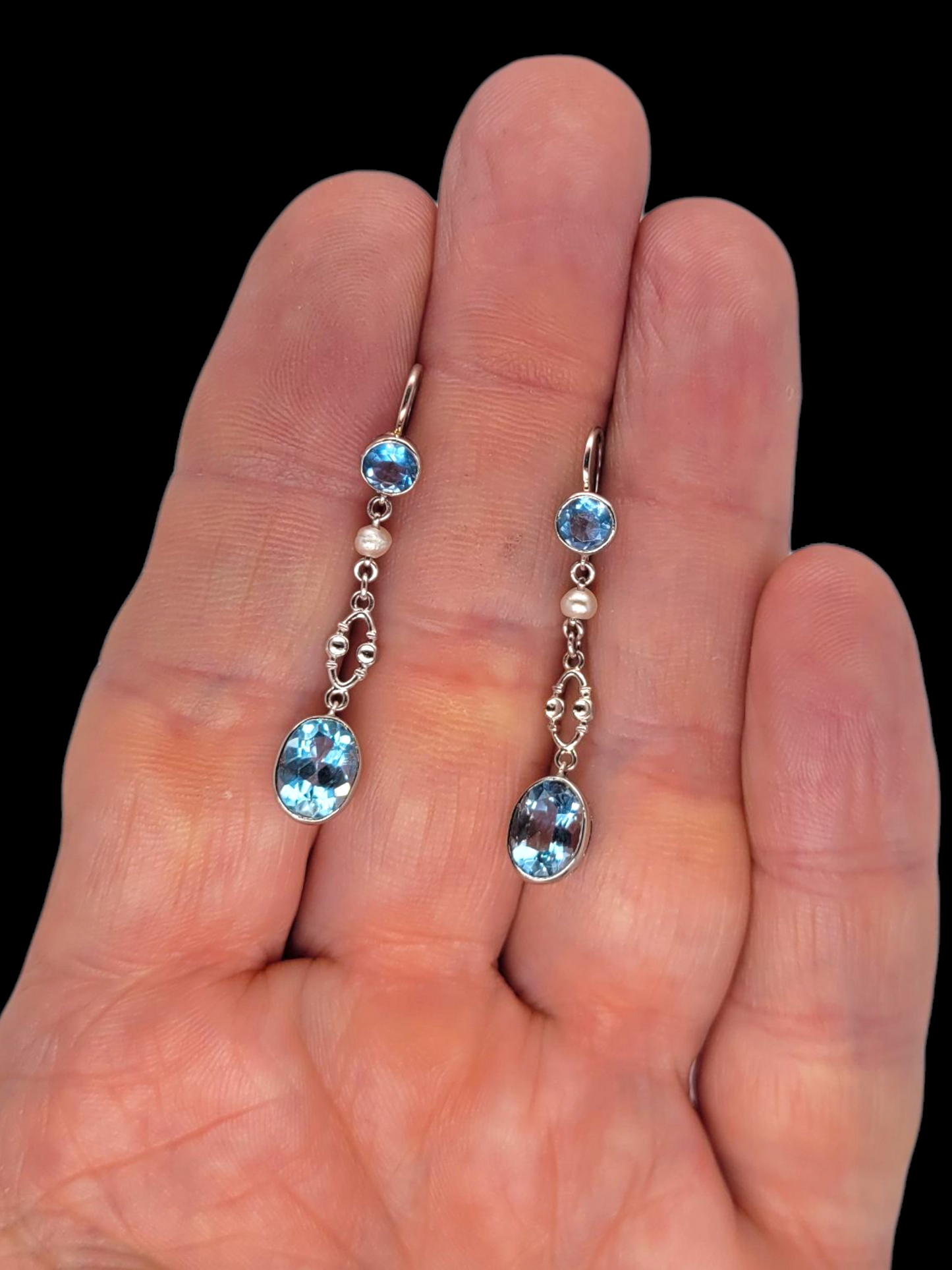 Aquamarine and diamond drop earrings
SKU: 8365