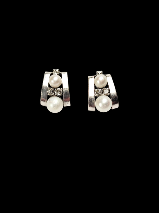 Suzanne Belperron pearl and diamond earrings
SKU: 8375