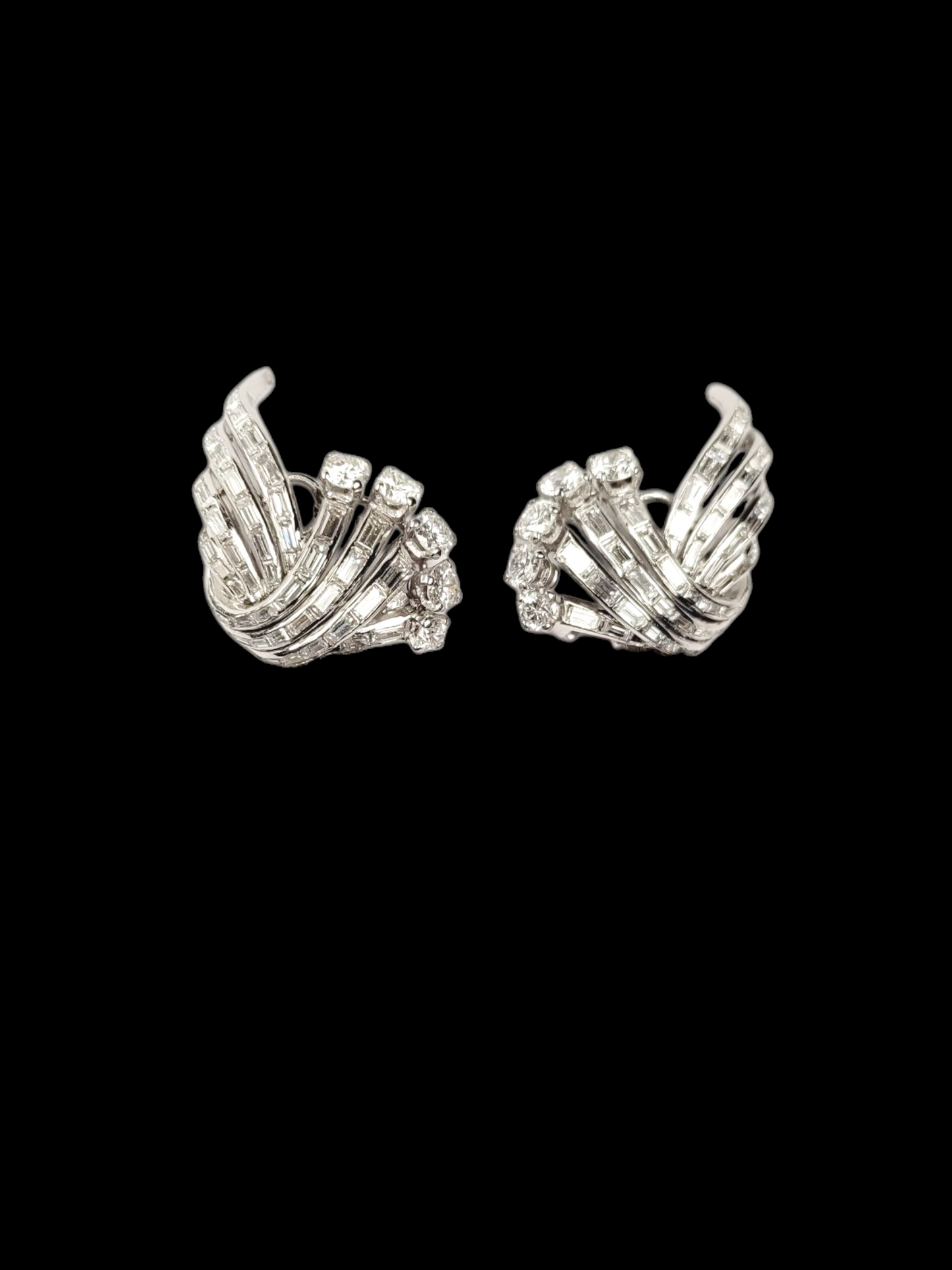 Fine pair of art deco diamond drop earrings
SKU: 8383