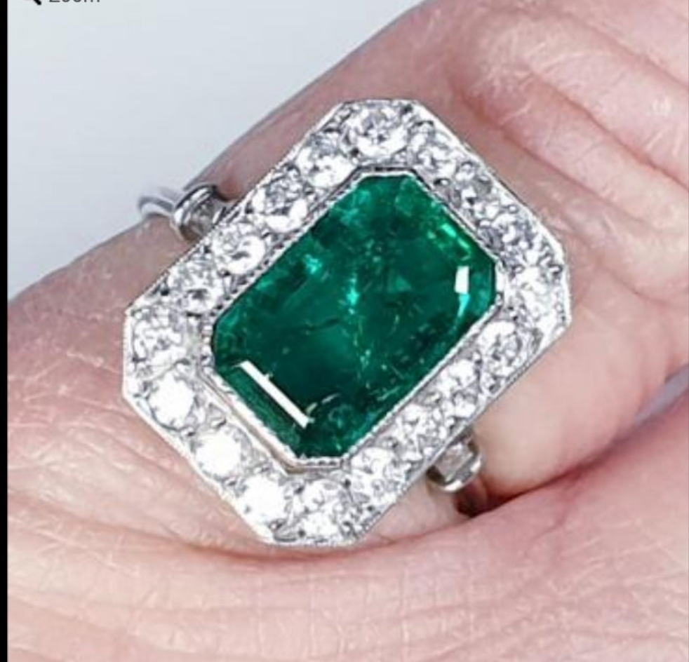 Emerald and diamond dress ring
SKU: 4338