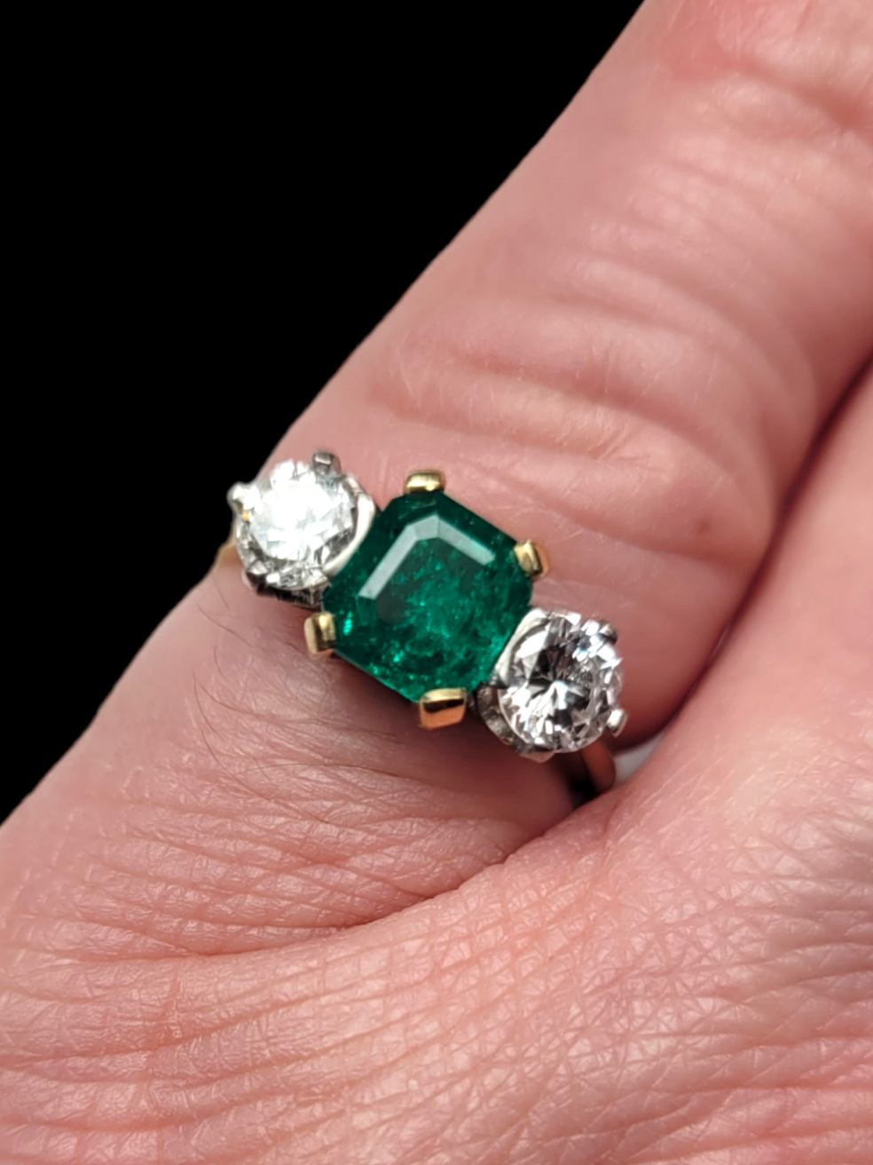 Emerald and diamond ring
SKU: 6441