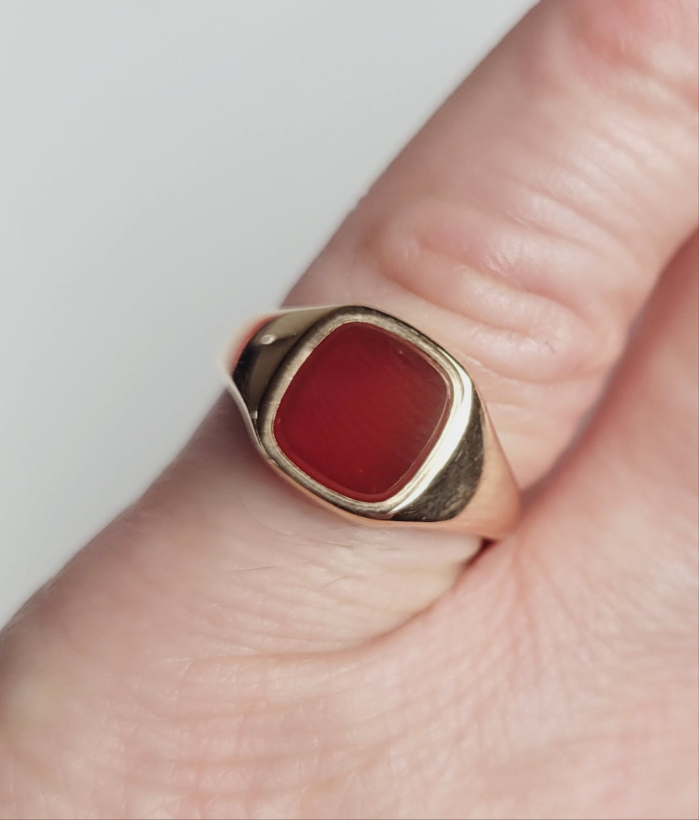 Rounded square cornelian heavy 9ct gold signet ring sku 8444
