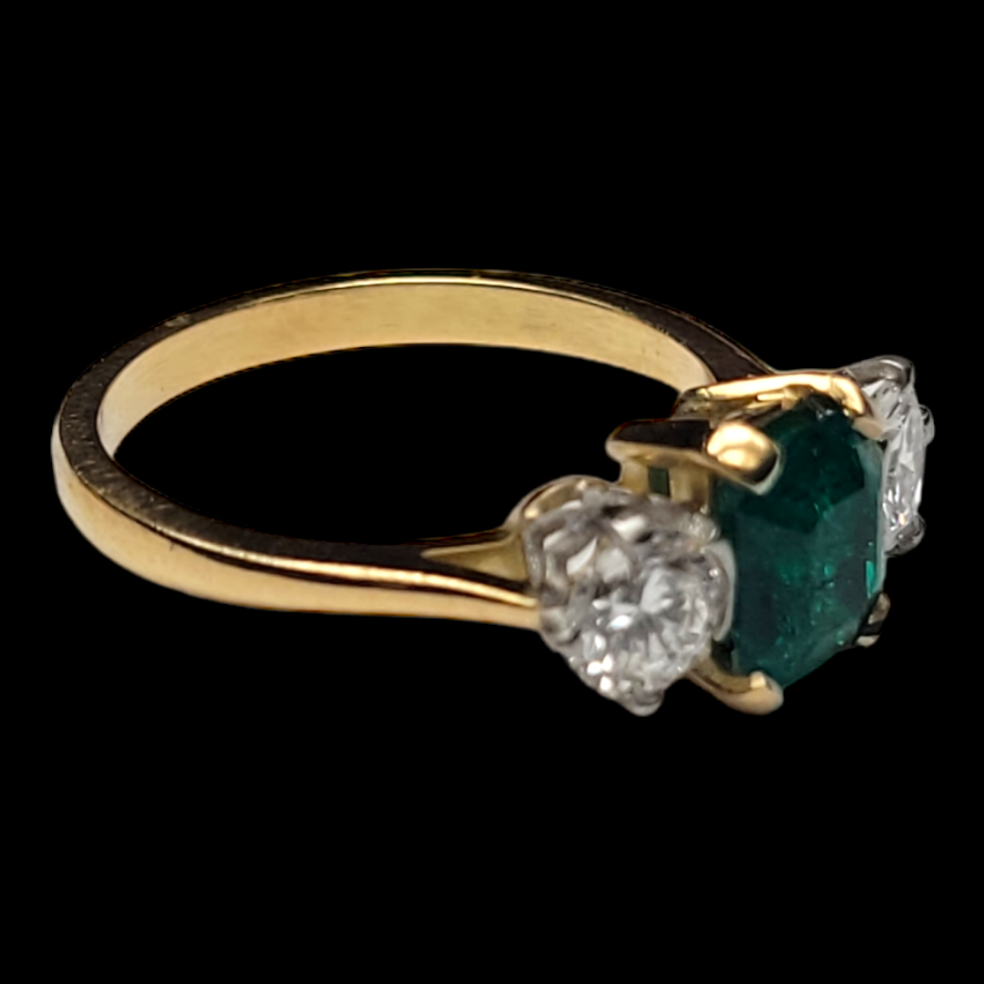 Emerald and diamond ring
SKU: 6441