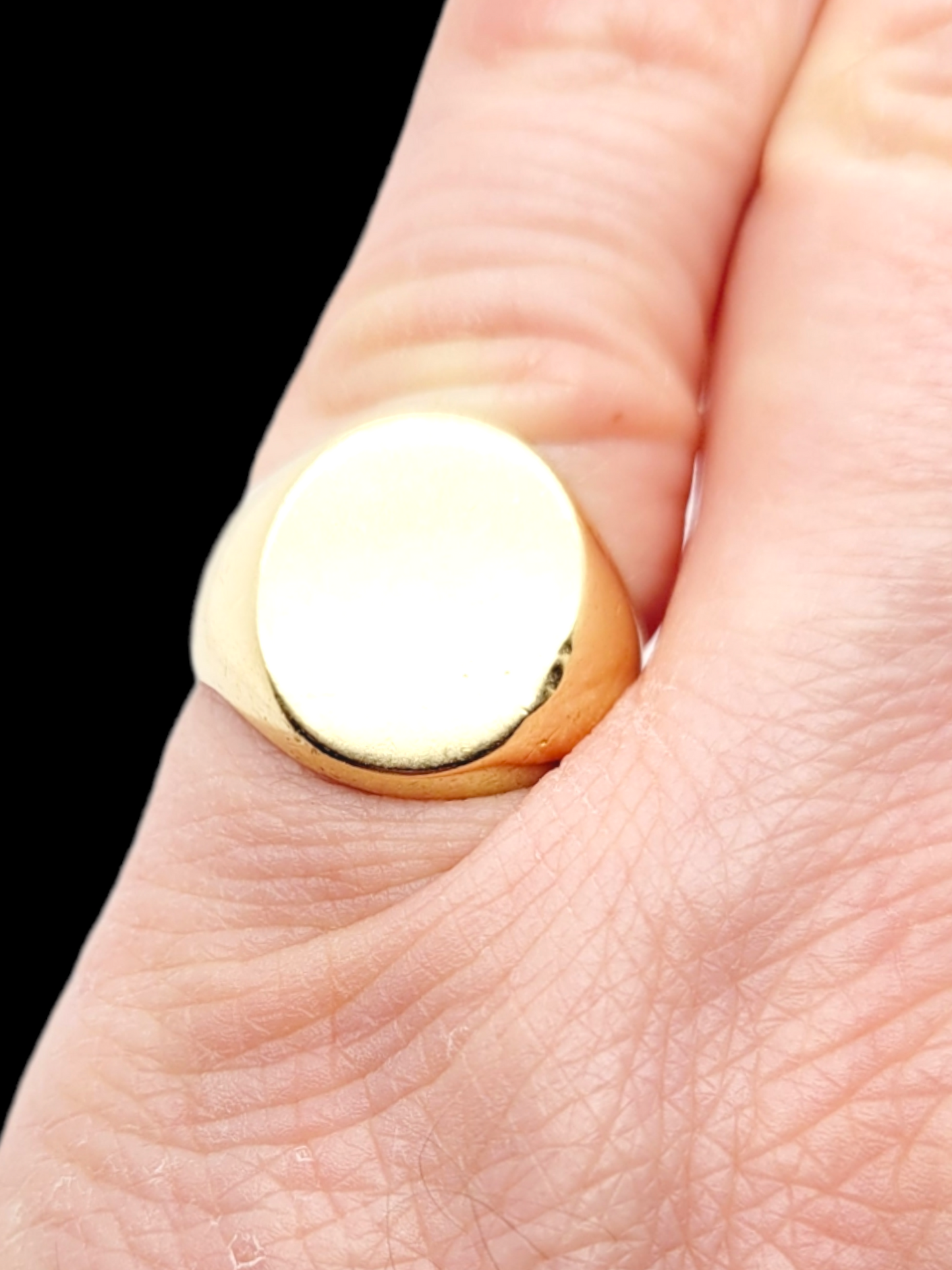 18ct gold signet ring