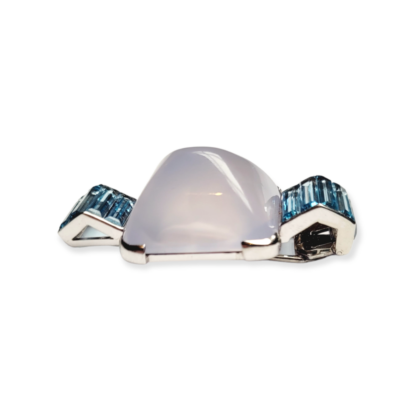 Stylish 1940's aquamarine and chalcedony sugarloaf clip brooch