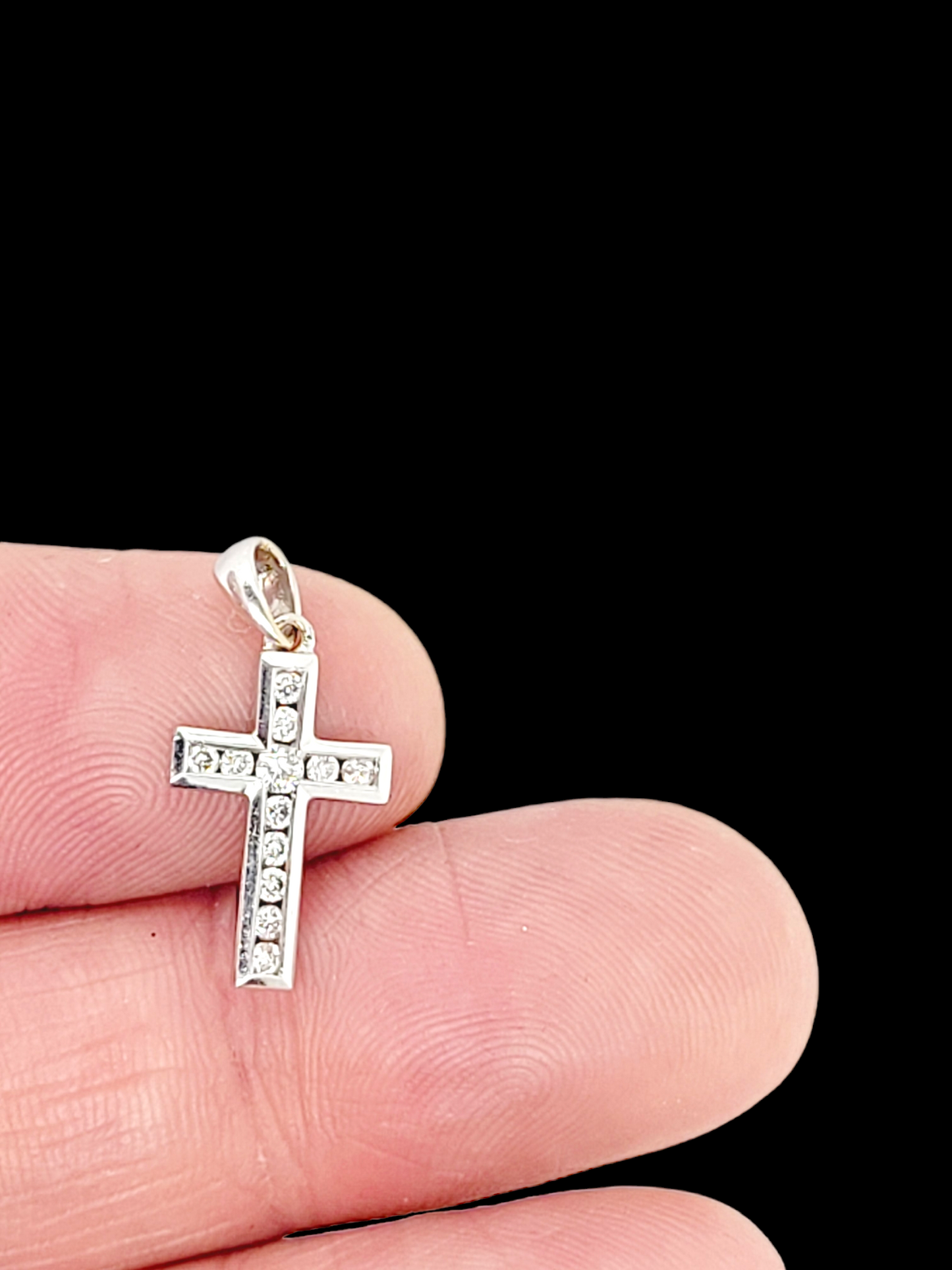 Small diamond cross
SKU: 6446