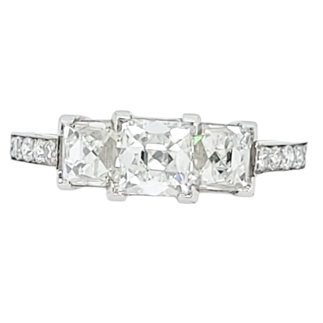 Trilogy French cut diamond engagement ring
SKU: 6668
