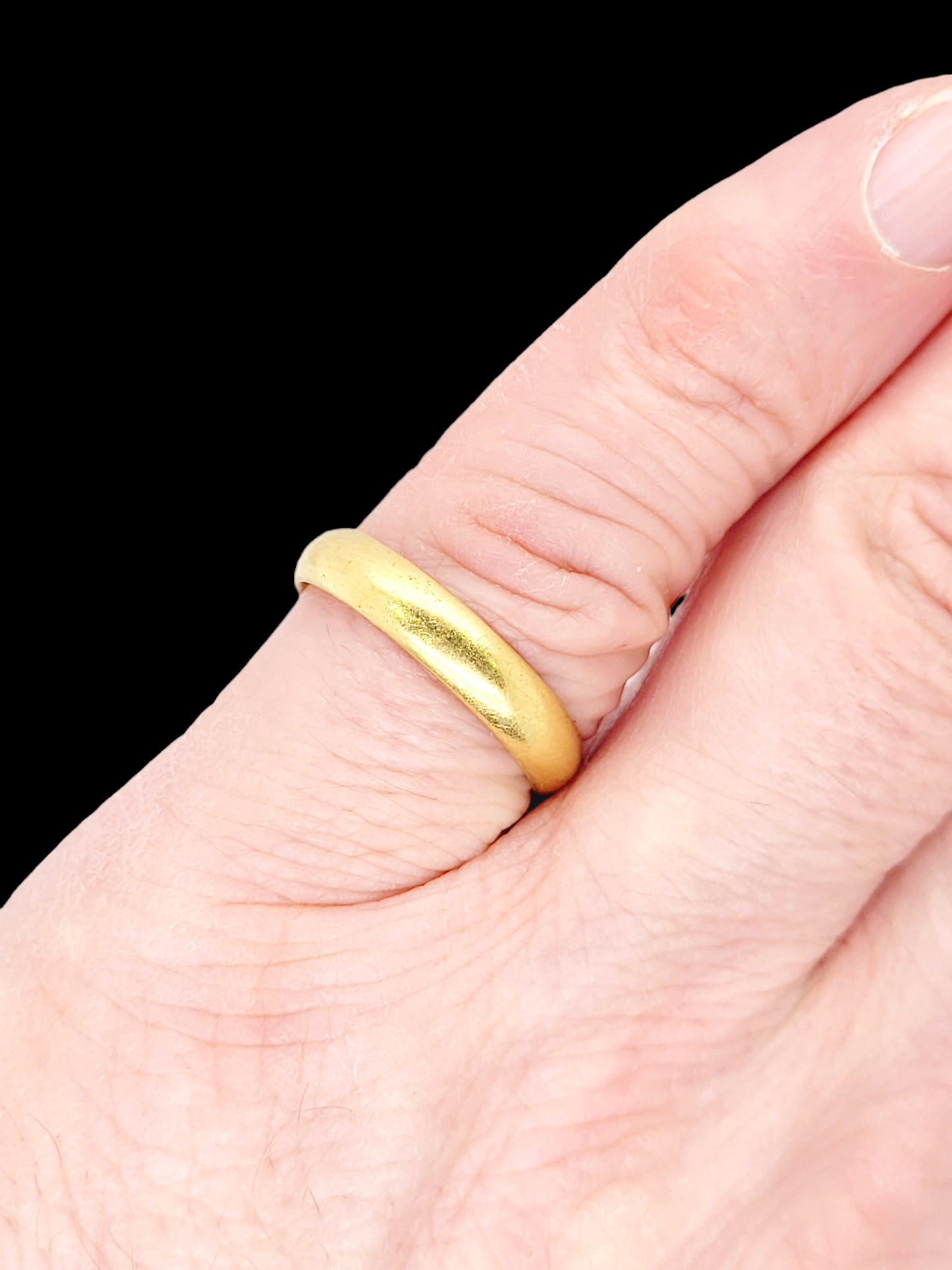 18ct gold groom wedding band
SKU: 7062