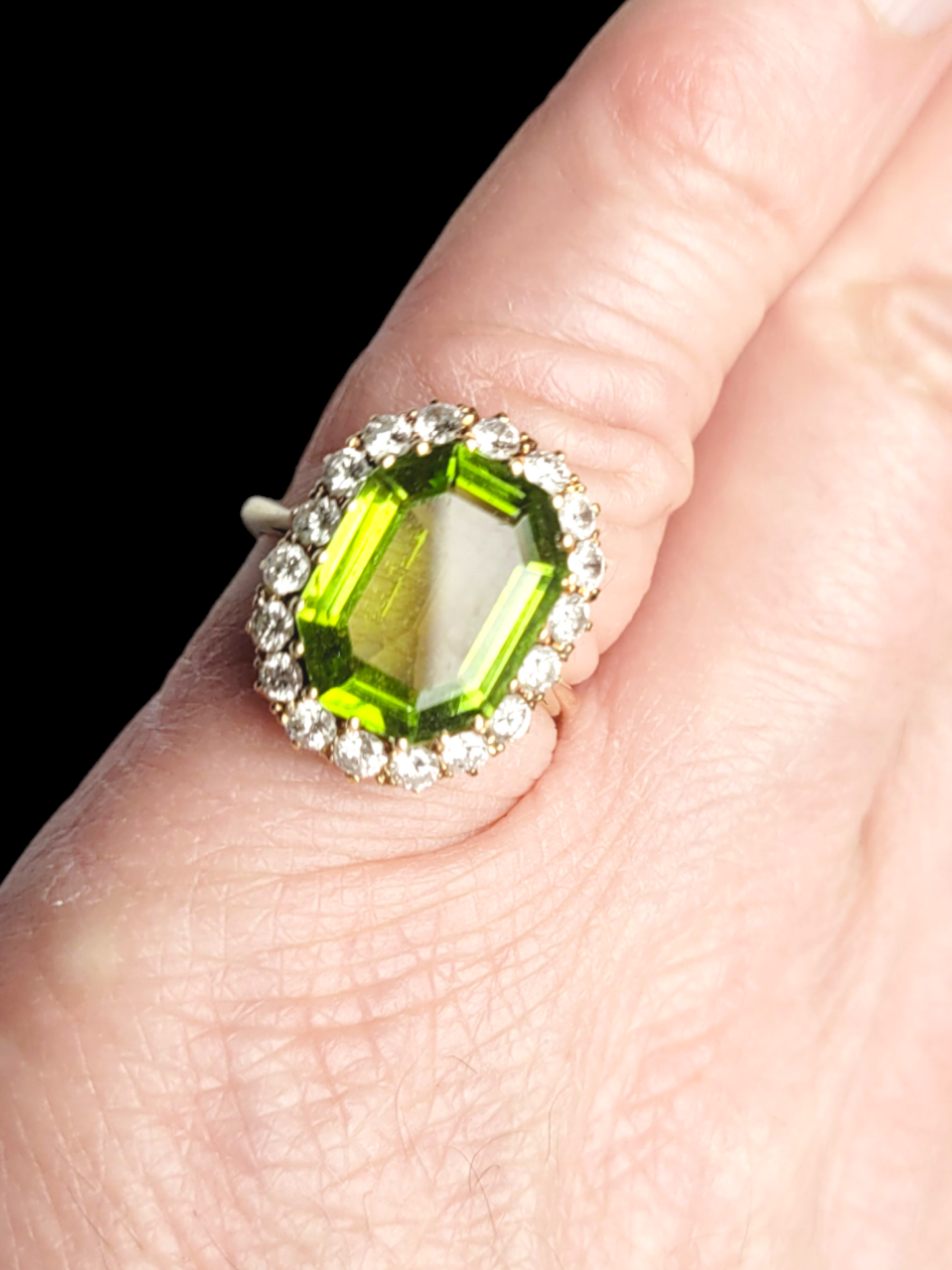 Fine peridot and diamond ring
SKU: 7387