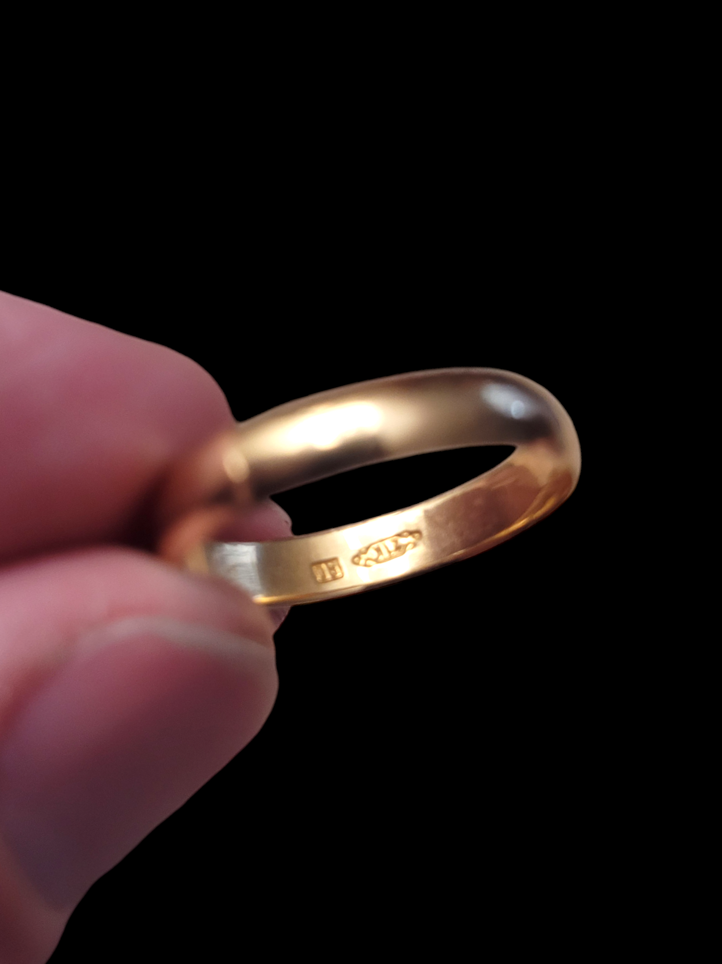 4mm D shaped 21ct yellow gold wedding band
SKU: 7466