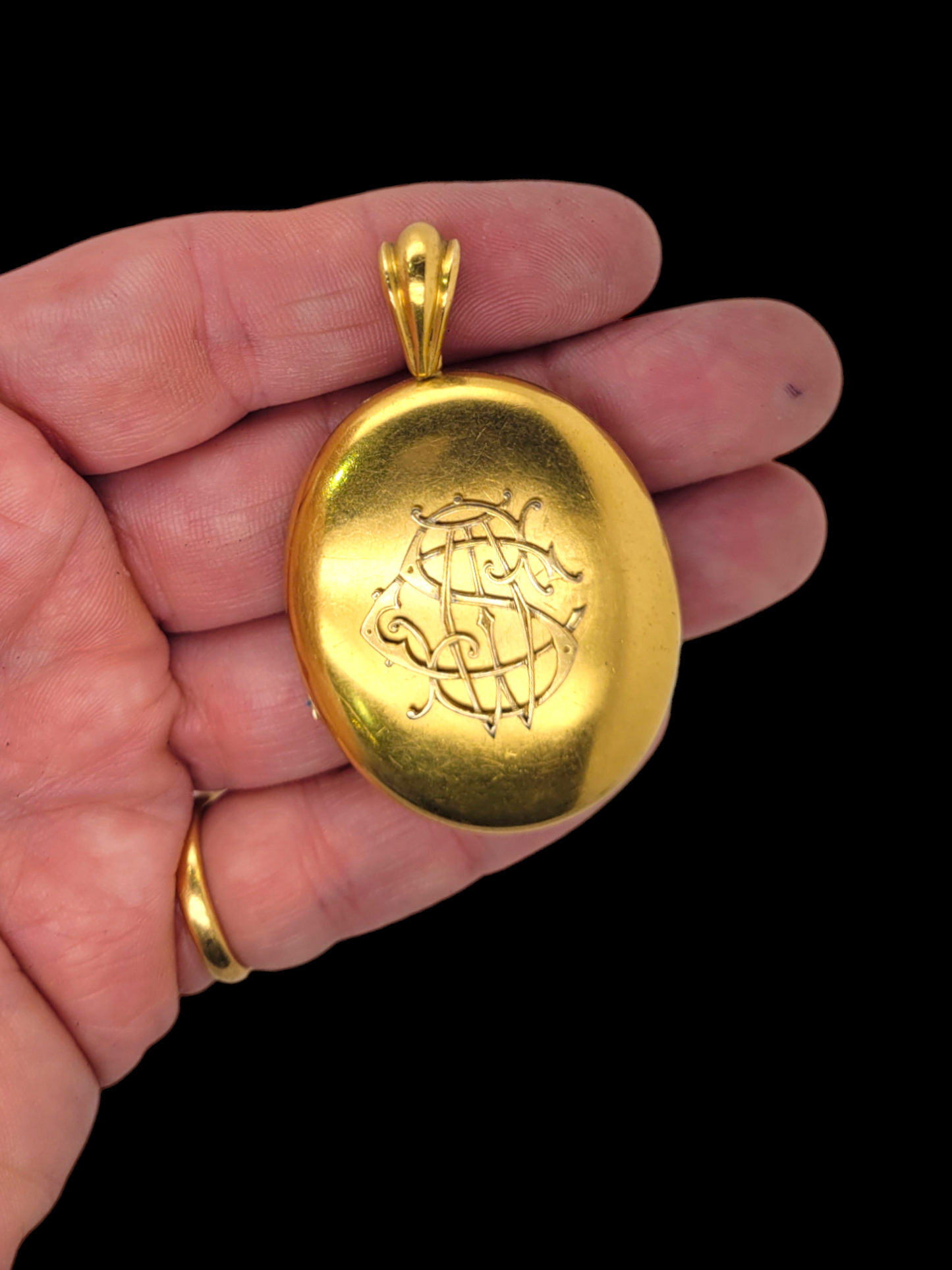 Antique 18ct gold locket SKU: 7527