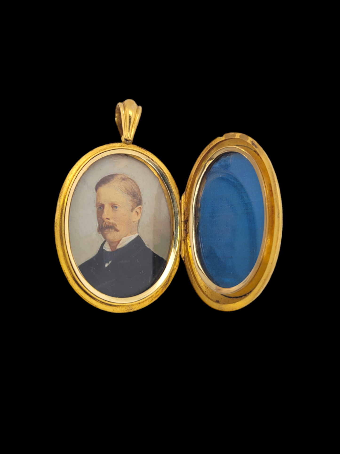 Antique 18ct gold locket SKU: 7527