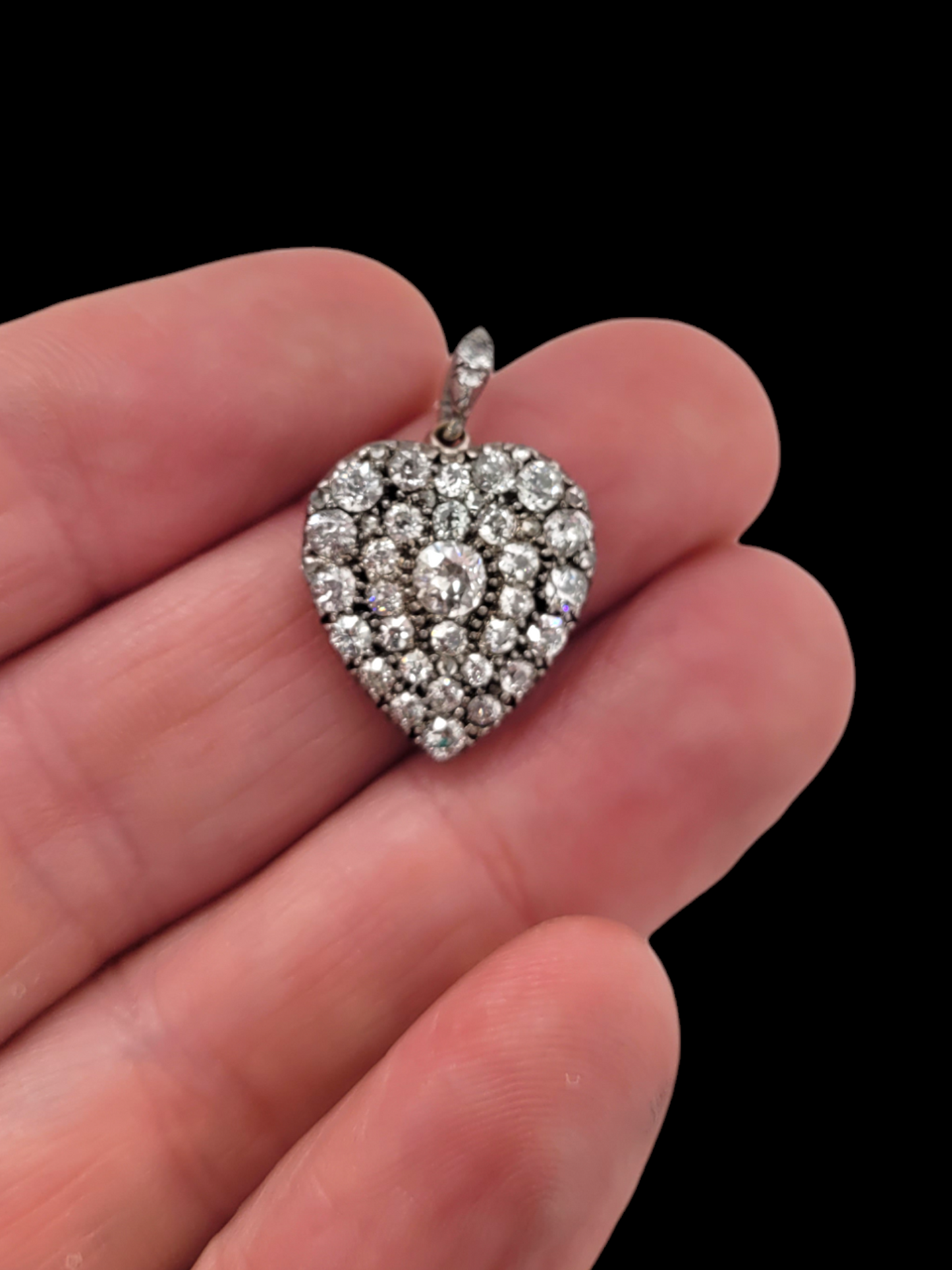 Antique diamond heart pendant
SKU: 7617