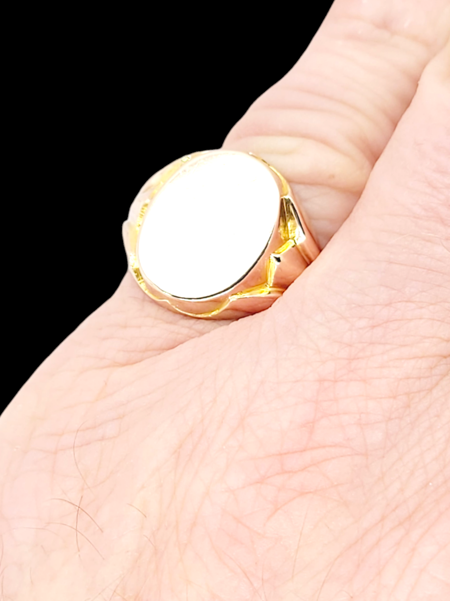 Vintage heavy 9ct gold signet ring
SKU: 7630