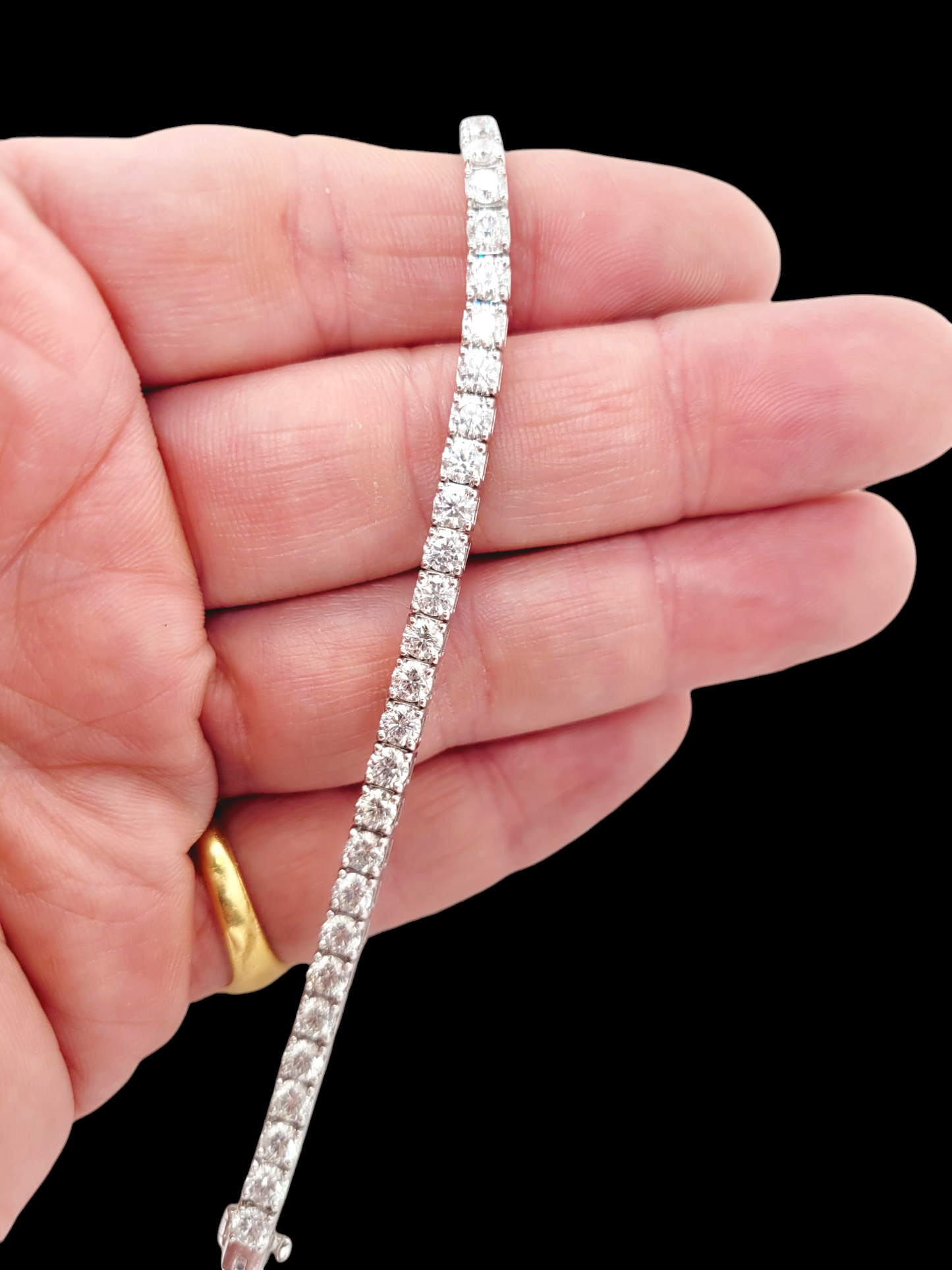 8.16ct diamond line bracelet
SKU: 7655