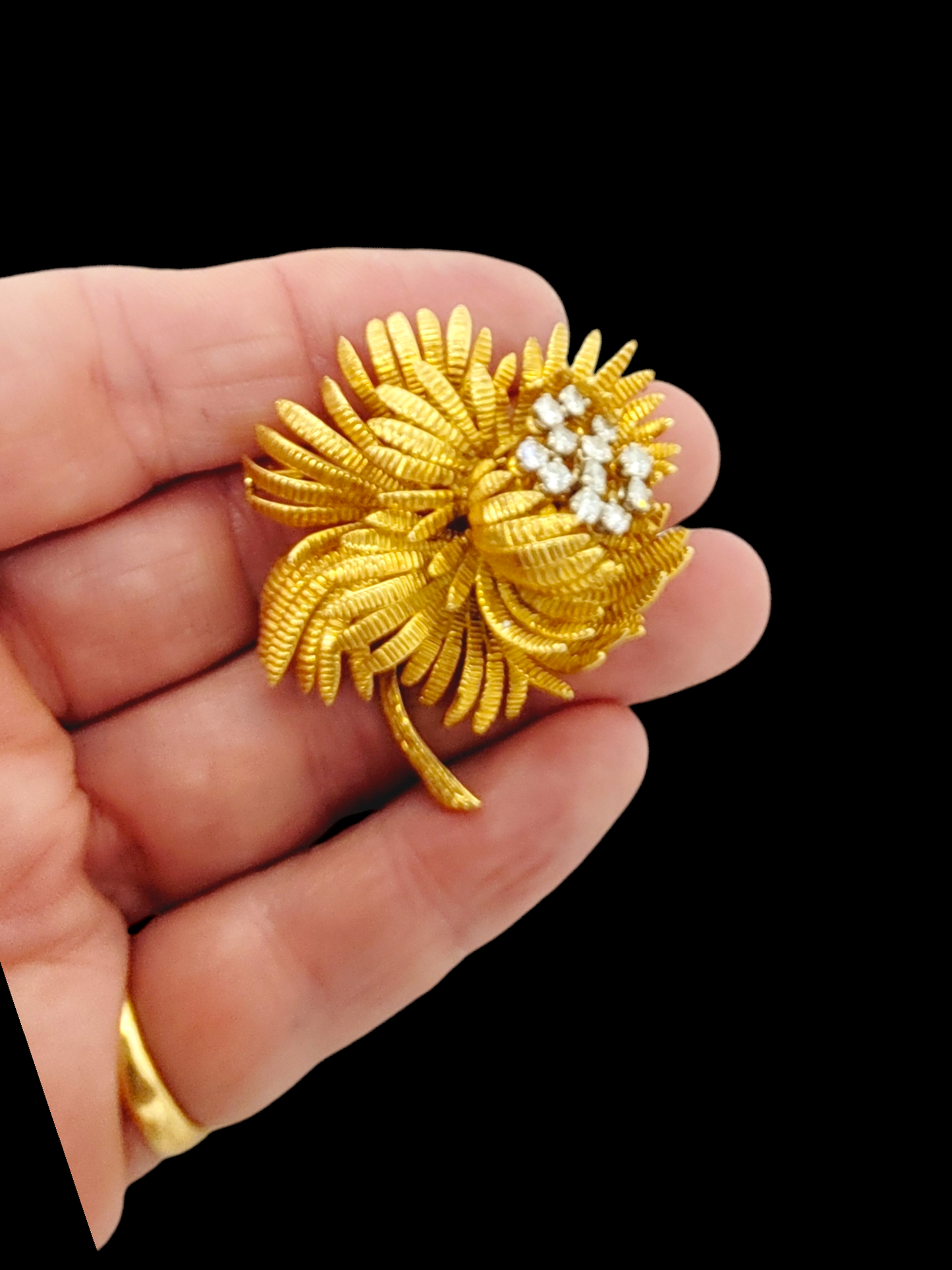 Stylish French 1960's 18ct gold and diamond flower
SKU: 7756