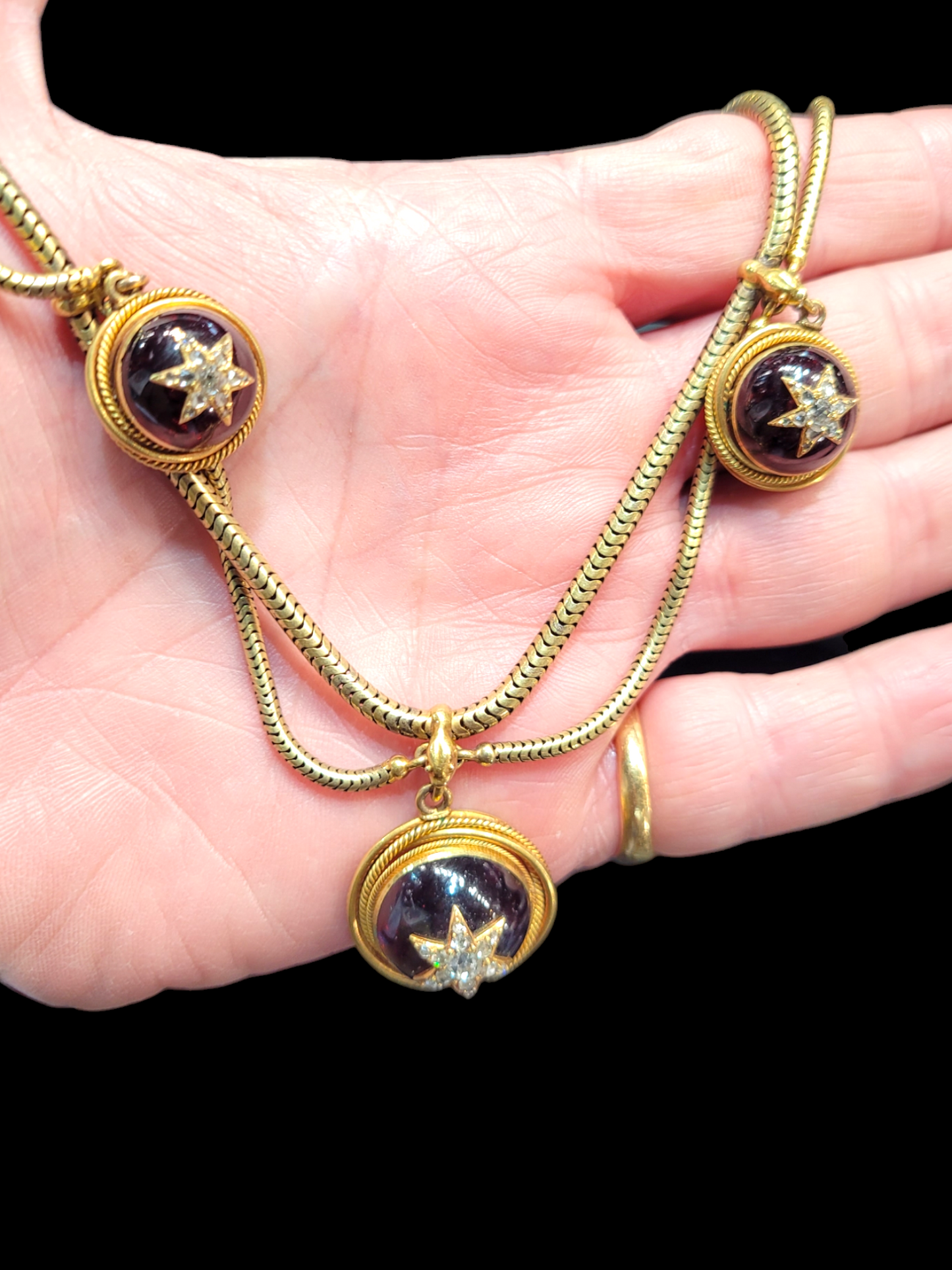 Snake swag necklace with garnet and diamond stars
SKU: 7805