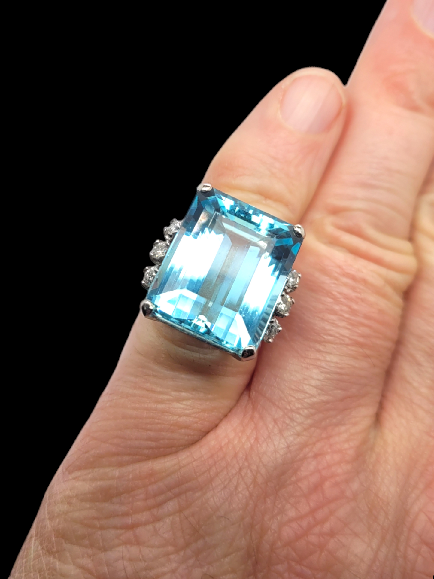 Art deco aquamarine and diamond dress ring
SKU: 7812