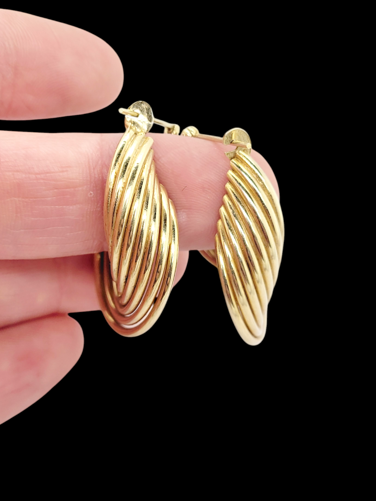 Stylish vintage gold multi strand twist hoop earrings
SKU: 7895
