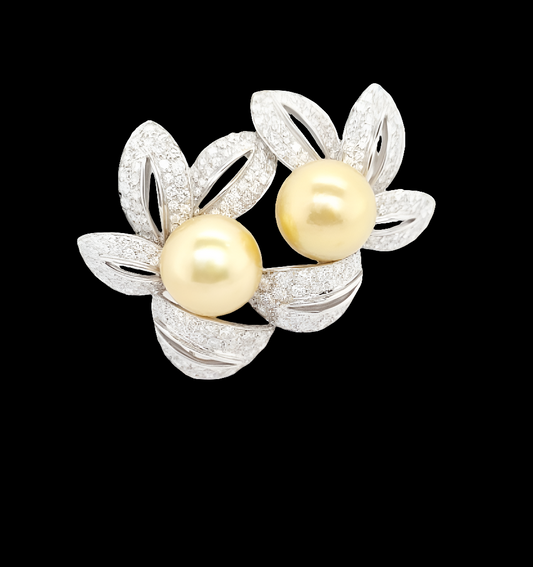 Pair of golden pearl and diamond earrings by Montecler
SKU: 7454