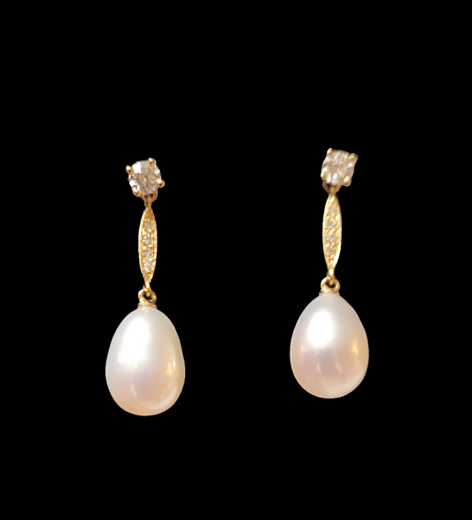 Pearl and diamond drop earrings
SKU: 8185