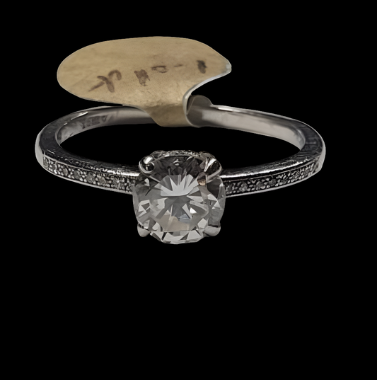 Classic diamond engagement ring with diamond shoulders
SKU: 5191