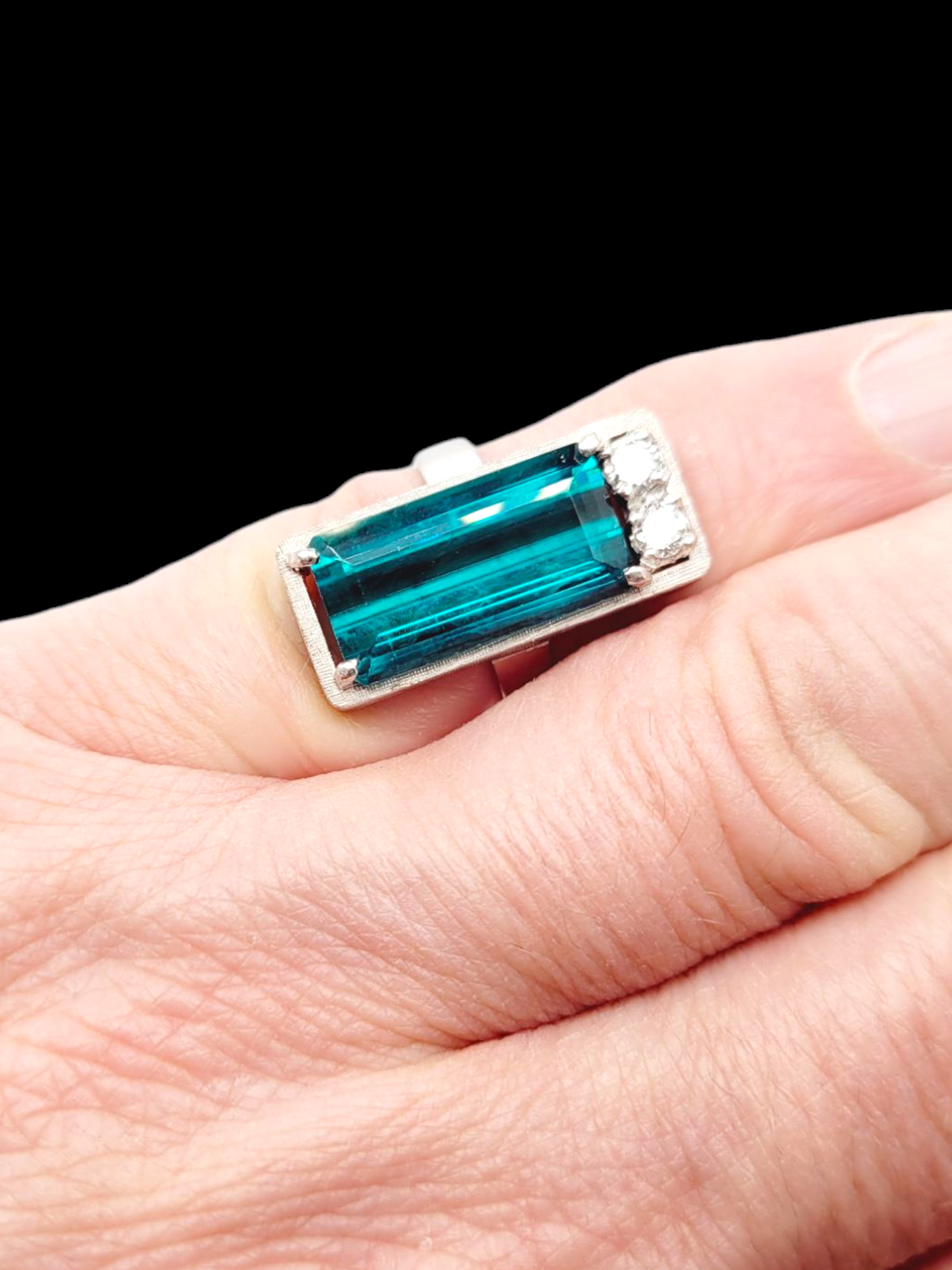 Vintage cool indicolite blue tourmaline and diamond ring
SKU: 8070