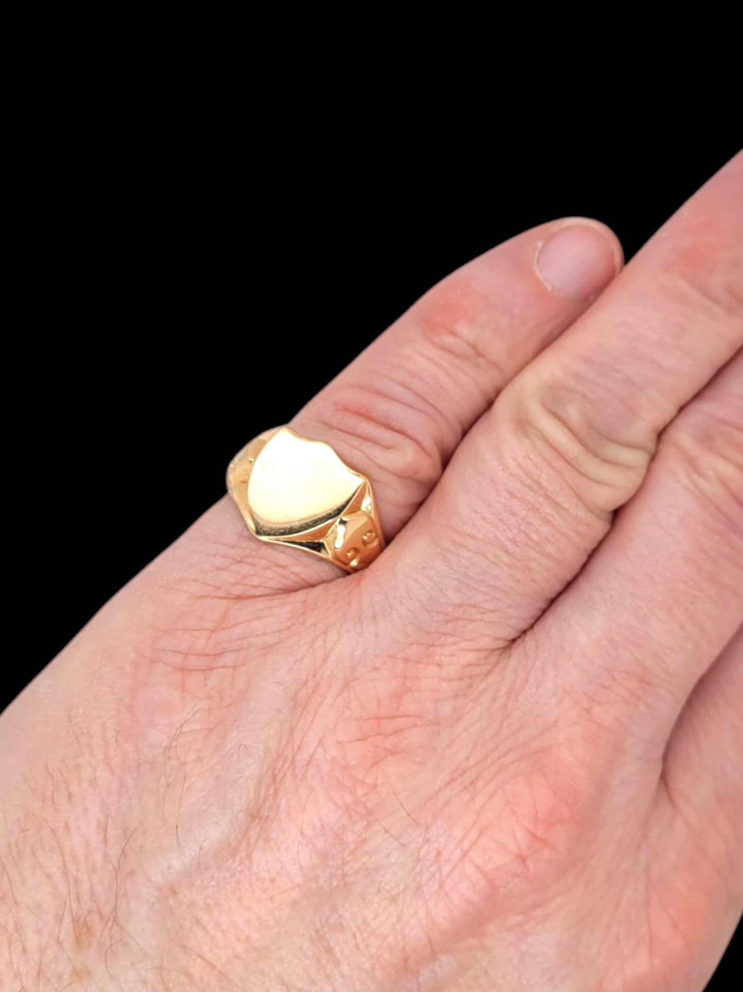 18ct gold shield signet ring
SKU: 7997