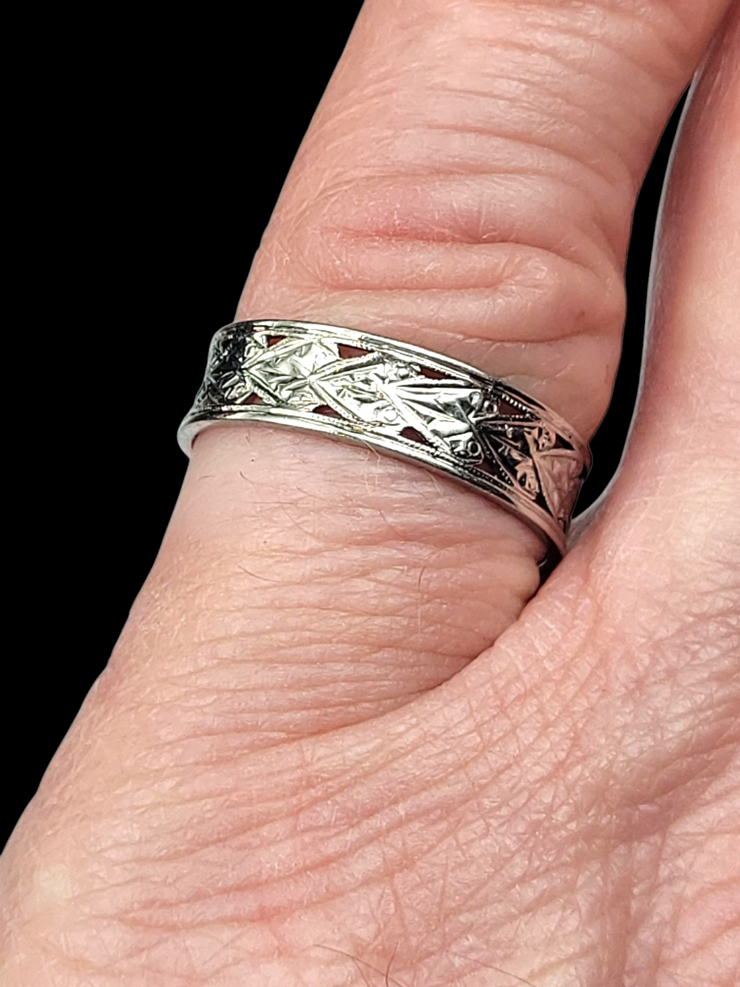 Rare open work and engraved platinum wedding band
SKU: 8125
