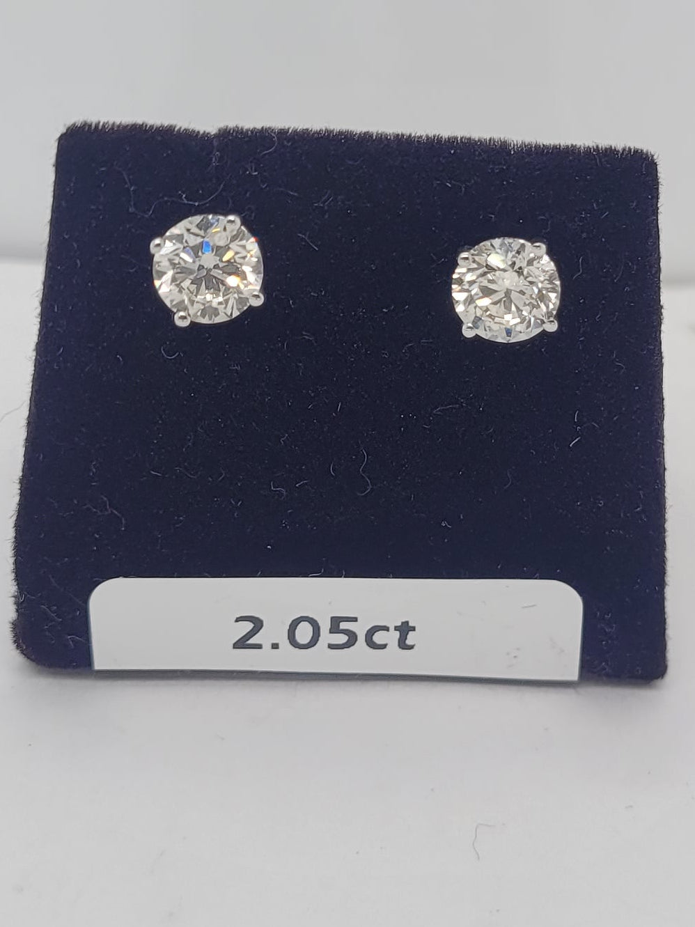 2ct diamond stud earrings
sku 8540