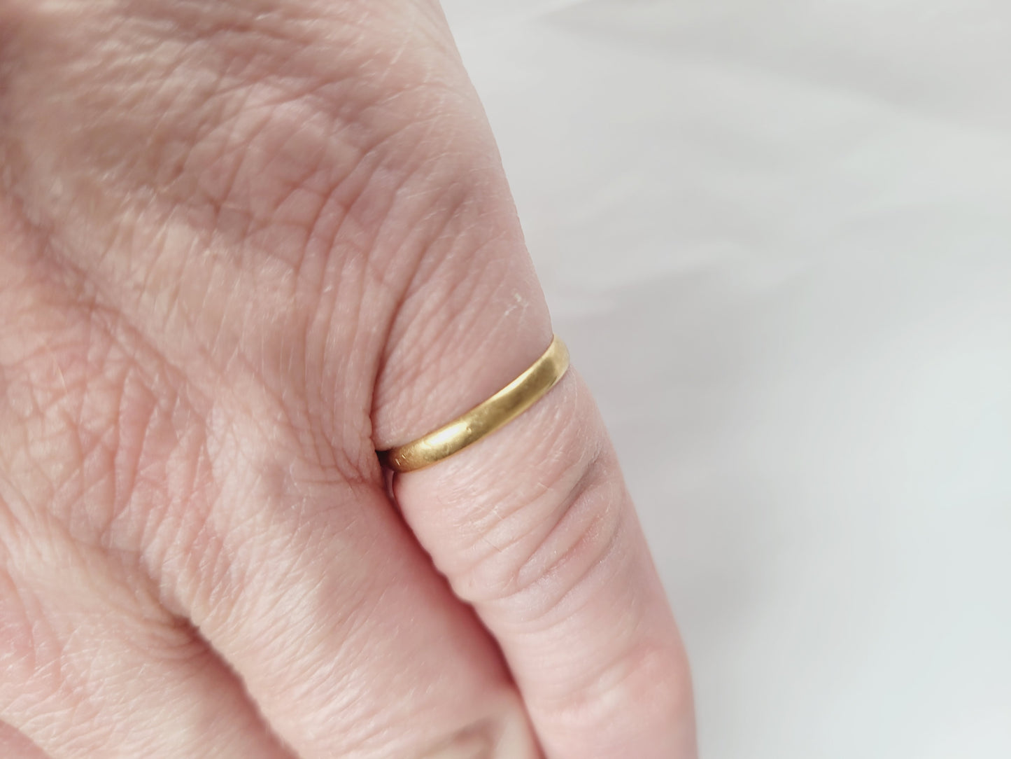 1.4g 22ct gold wedding band