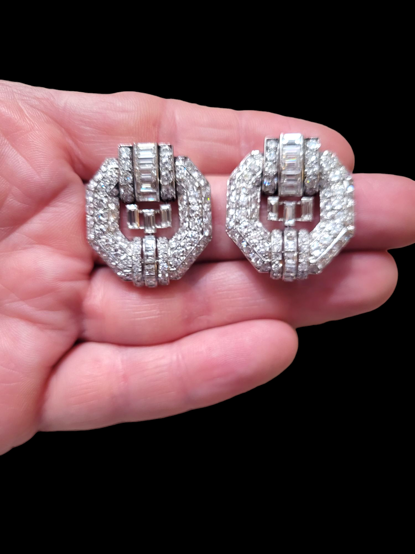 Quality art deco double clip brooch
SKU: 8020