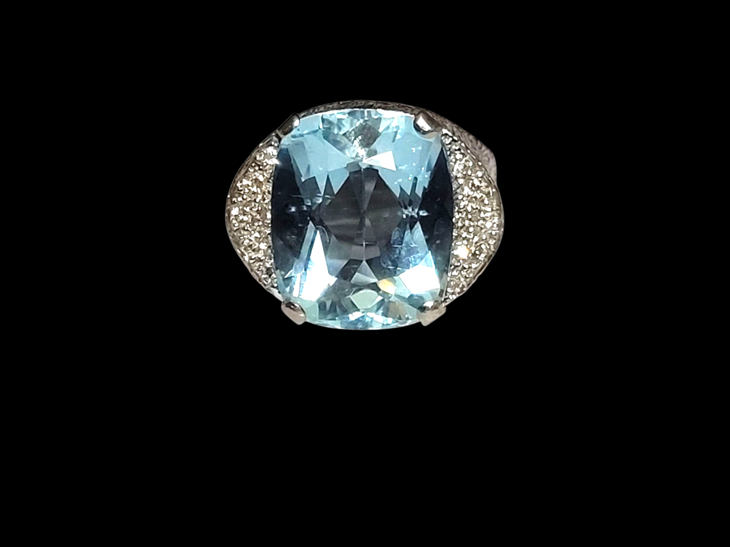 Cool 1960's cushion cut aquamarine and diamond dress ring
SKU: 8278
