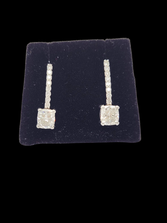 Modern cushion cut diamond earrings
SKU: 8092
