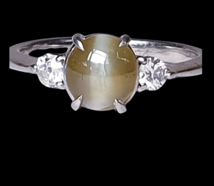 Cat's eye and diamond platinum ring
SKU: 4159