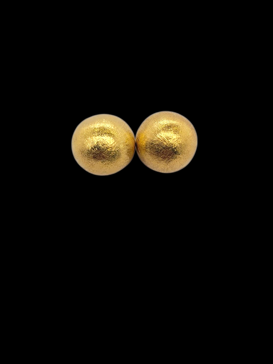Day engraved 18ct gold ball stud earrings
SKU: 8273