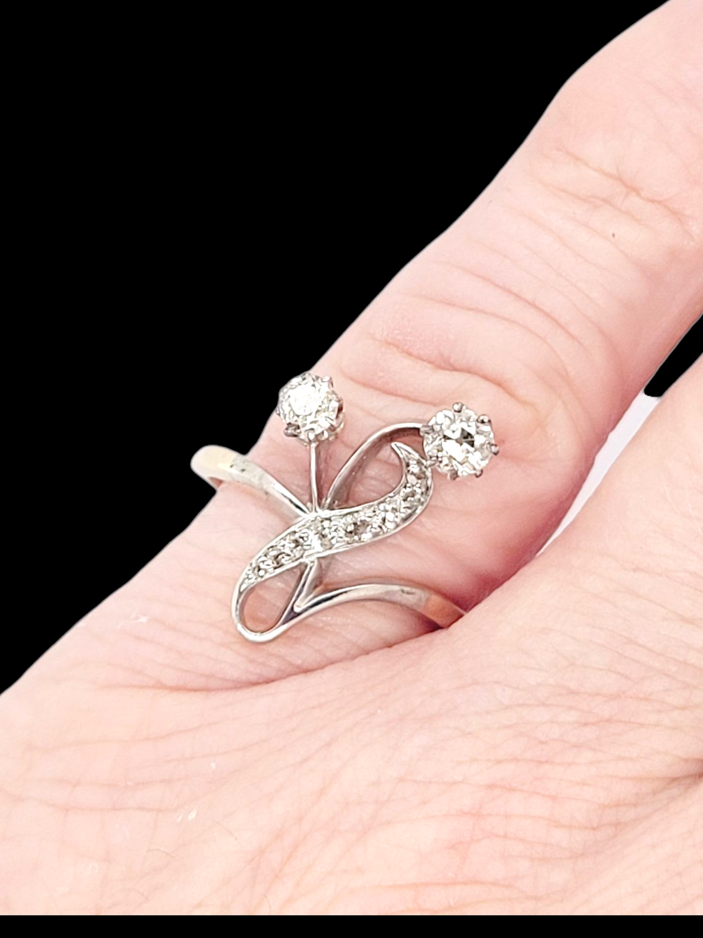 Art nouveau floral diamond ring
SKU: 8260