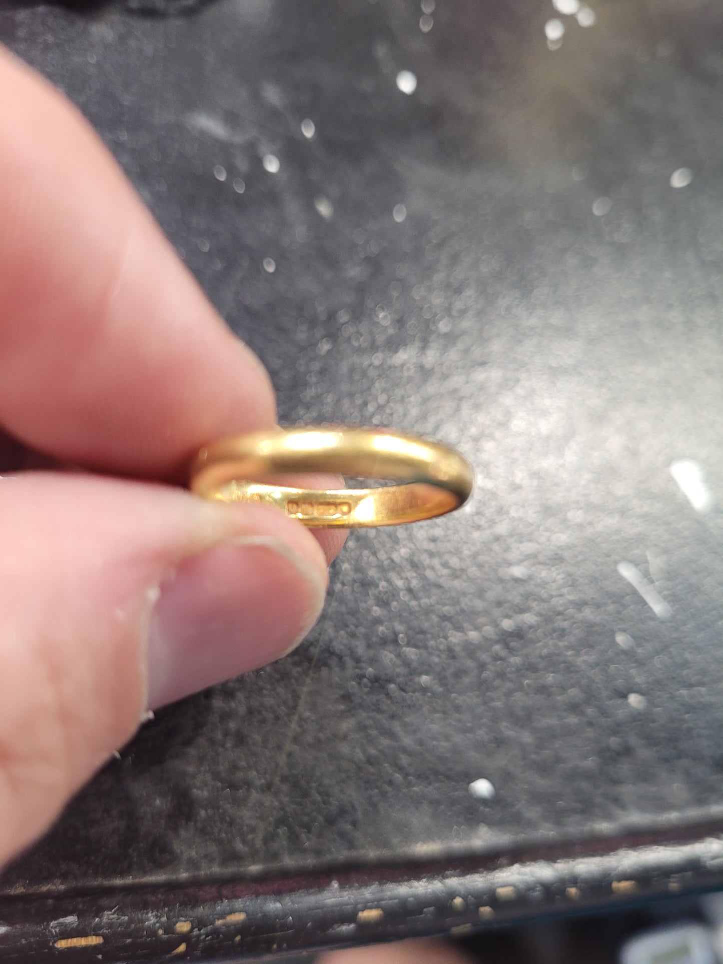 22ct gold band