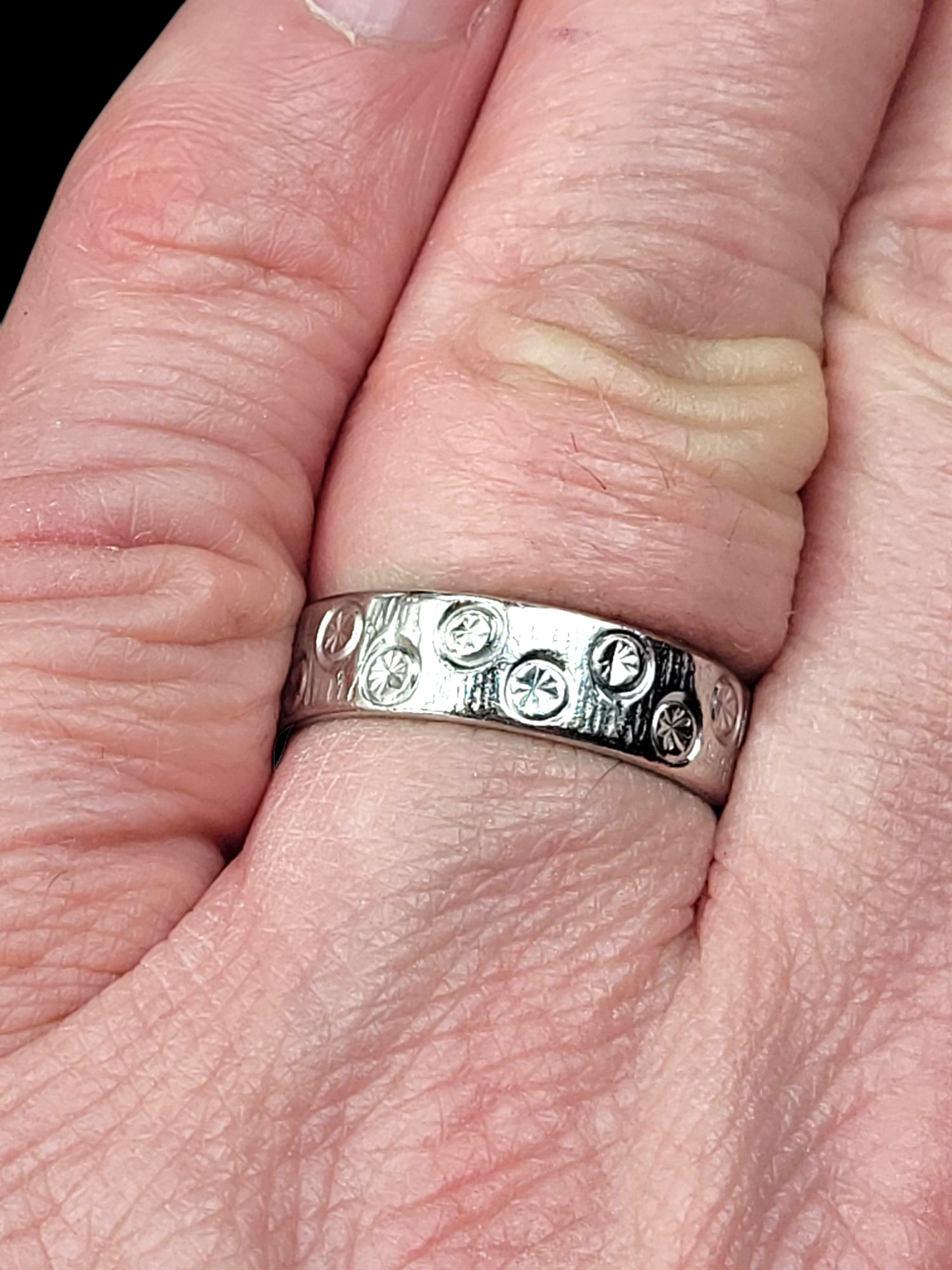 Rare 5.5mm 1979 engraved platinum band
SKU: 8124
