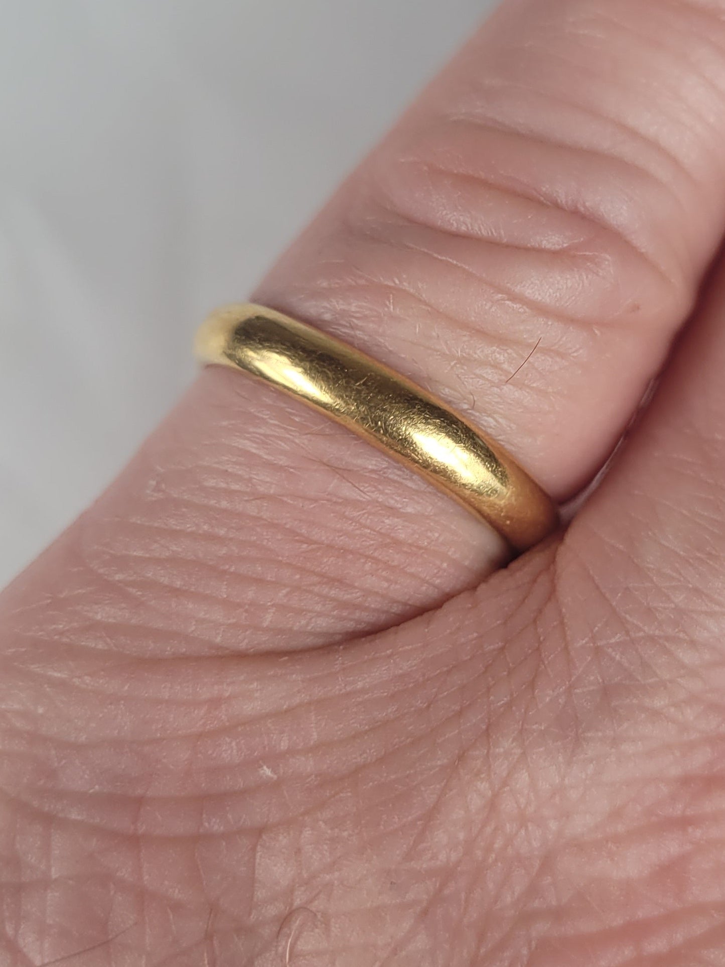 4.5g 22ct gold wedding band