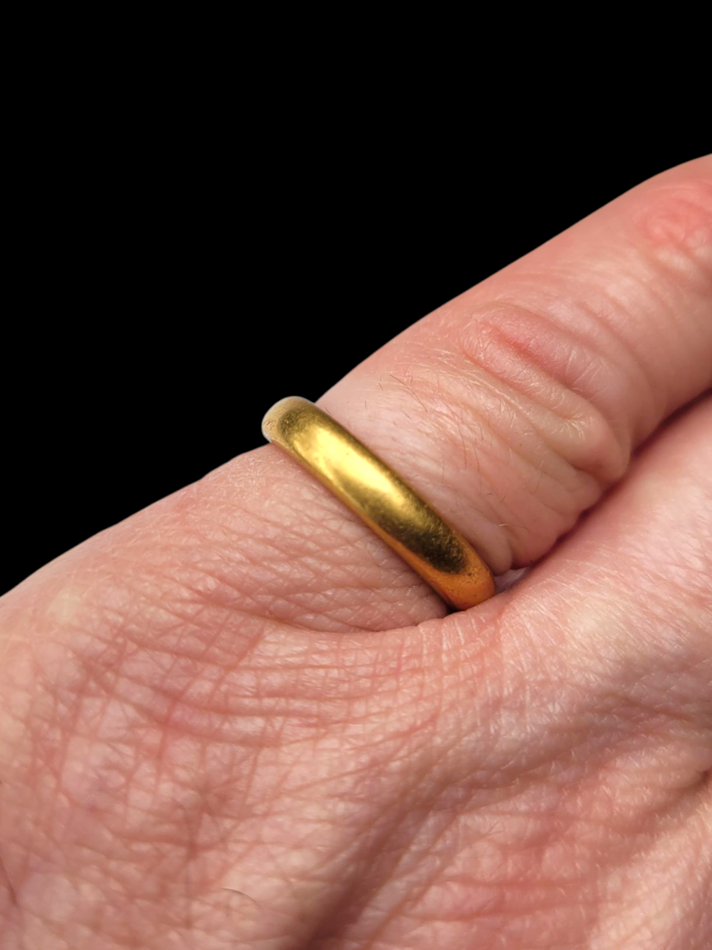 Heavy 3.5mm 22ct gold wedding band
SKU: 8123