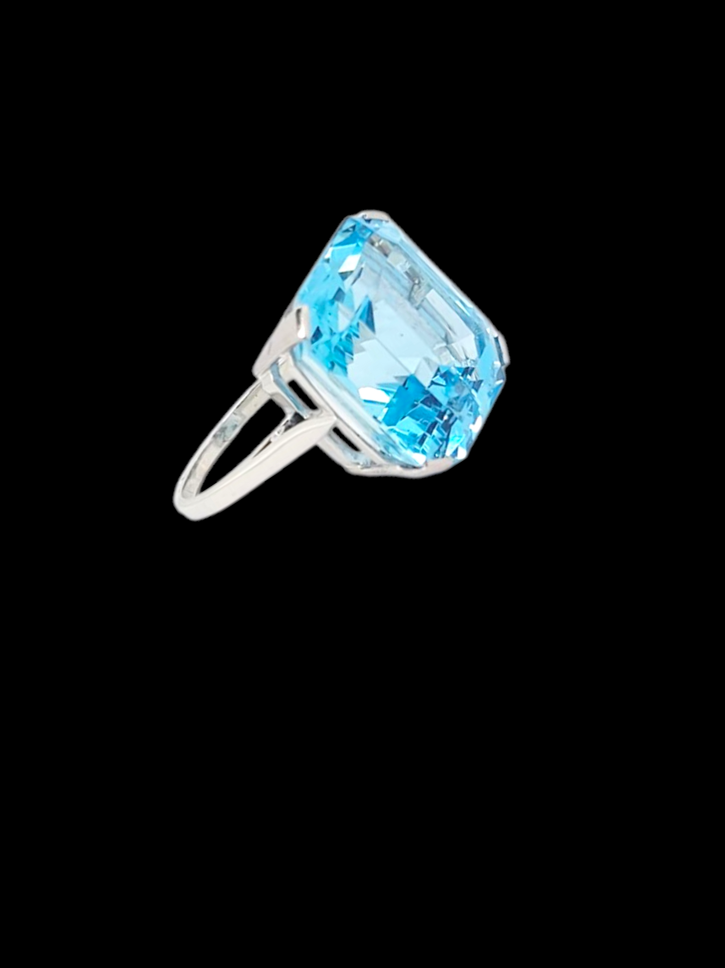 Fine single stone aquamarine dress ring
SKU: 8051