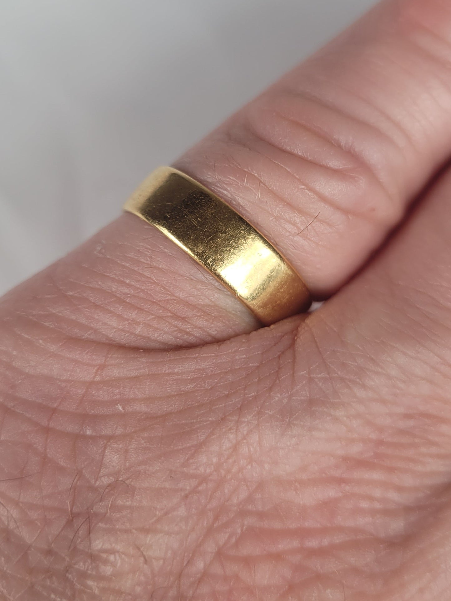 4.8g 22ct gold wedding band