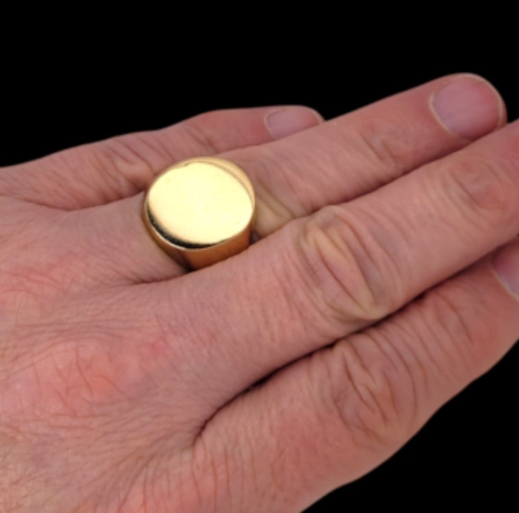 Heavy 9ct gold signet ring
SKU: 7824