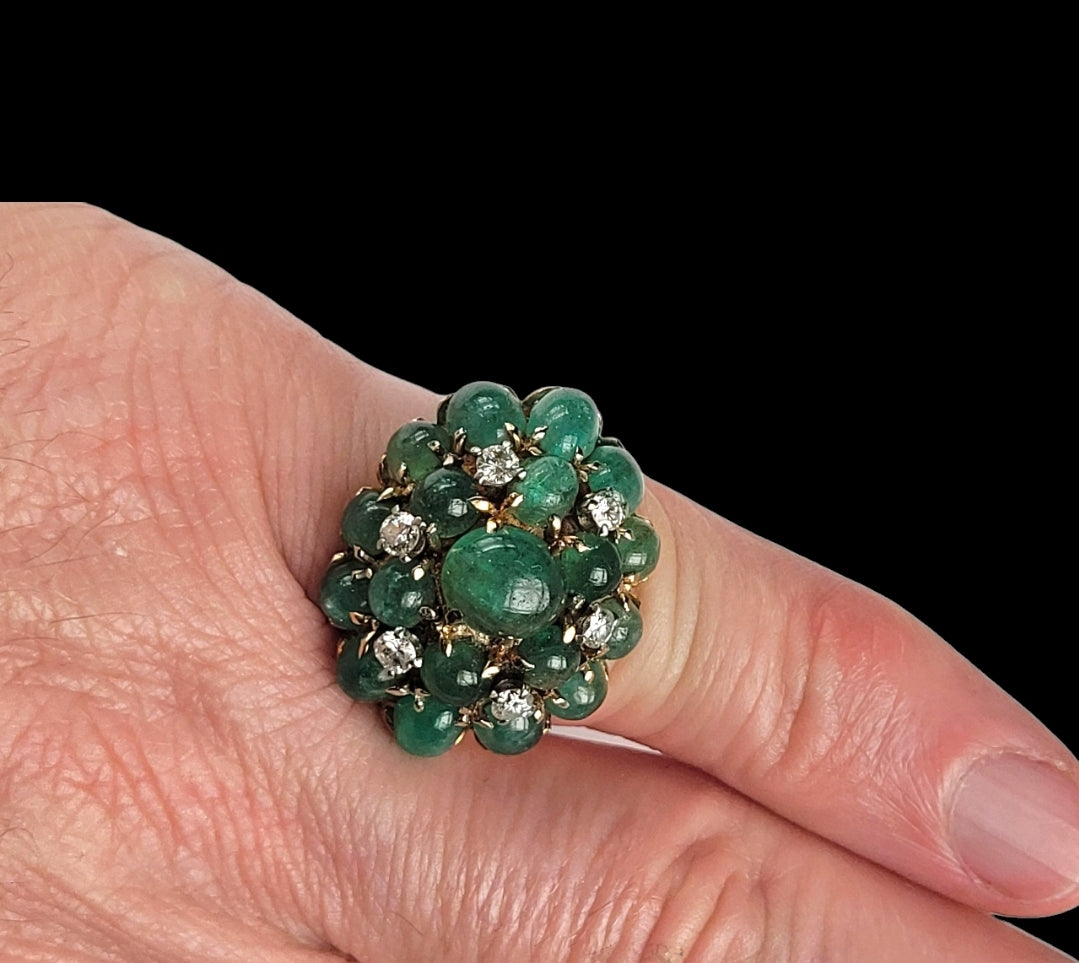 Cabochon emerald and diamond cluster ring
SKU: 8426