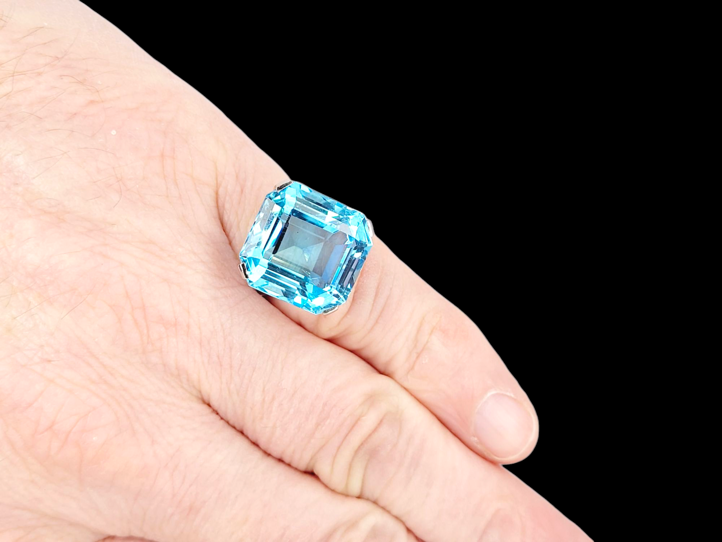 Fine single stone aquamarine dress ring
SKU: 8051