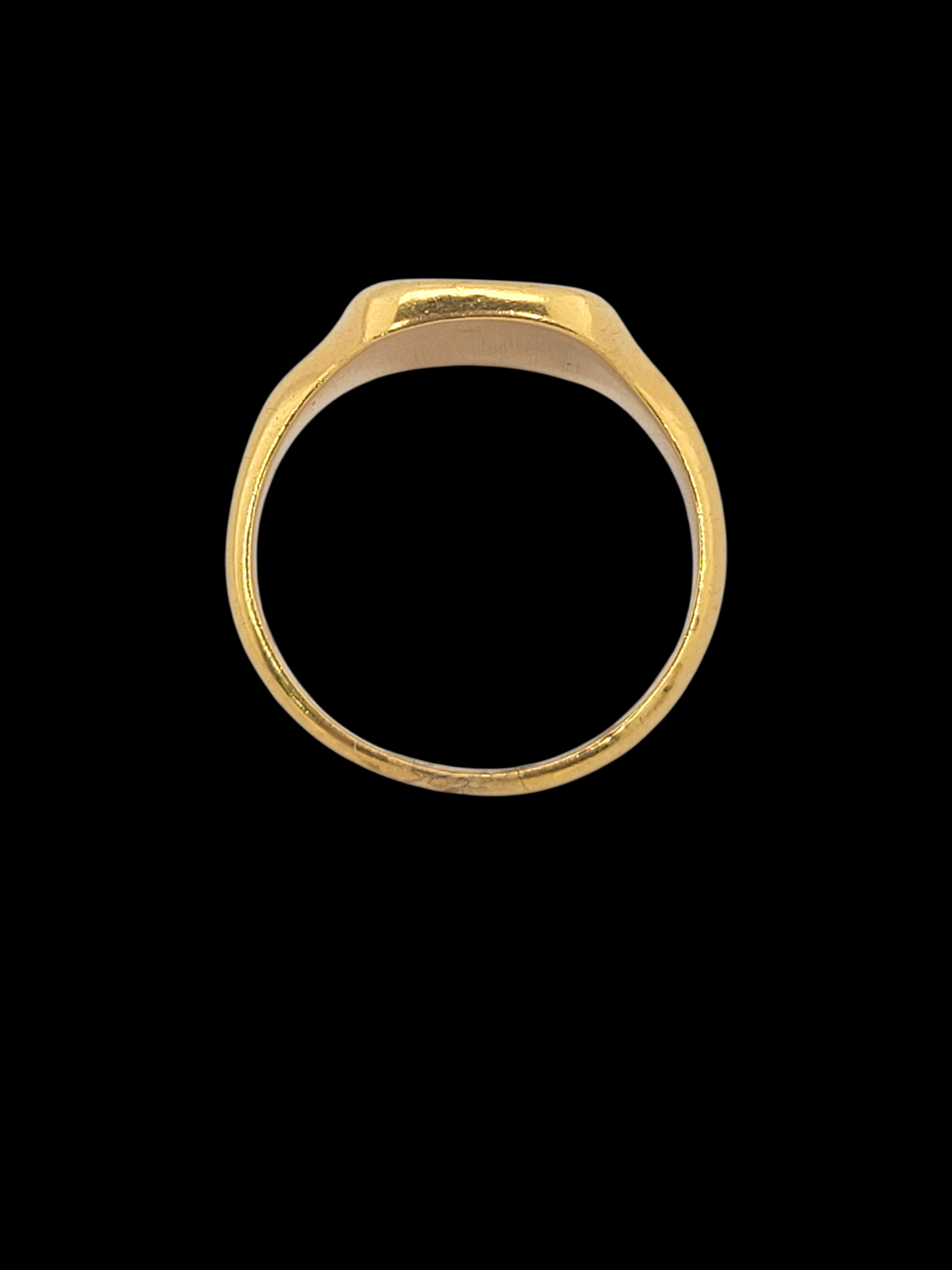 18ct gold cushion shaped signet ring
SKU: 8155